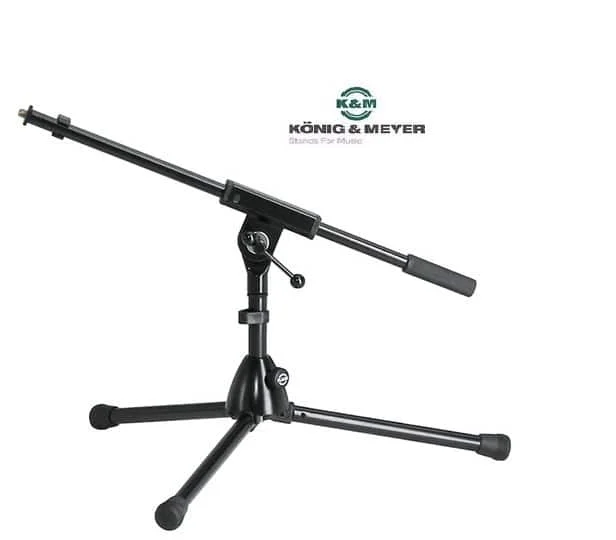 סטנד מיקרופון מקצועי נמוך Konig & Meyer
