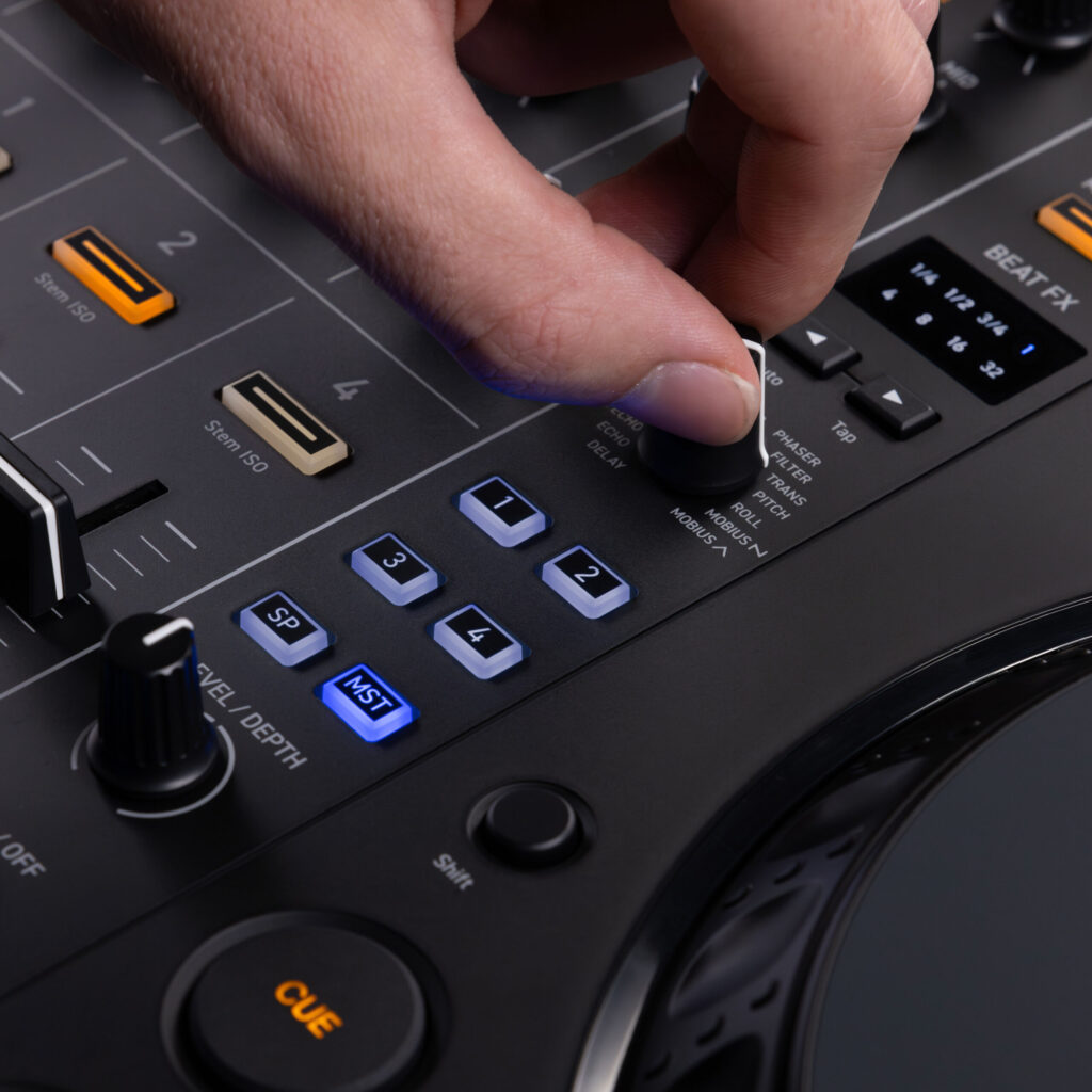 קונטרולר DJ פיוניר Pioneer DDJ-GRV6 + קייס מתנה — תמונה 4