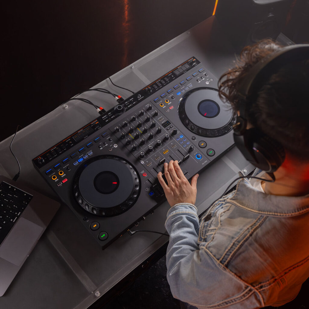 קונטרולר DJ פיוניר Pioneer DDJ-GRV6 + קייס מתנה — תמונה 6